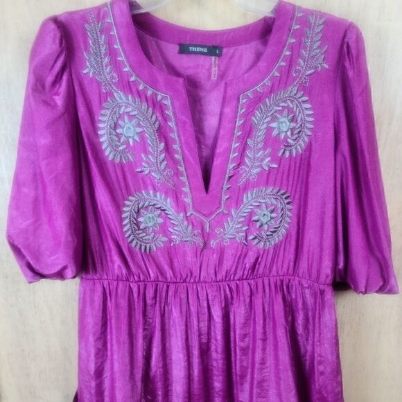 Theme Ornate Blouse w/V-neck and silver embroidery - Picture 1 of 8